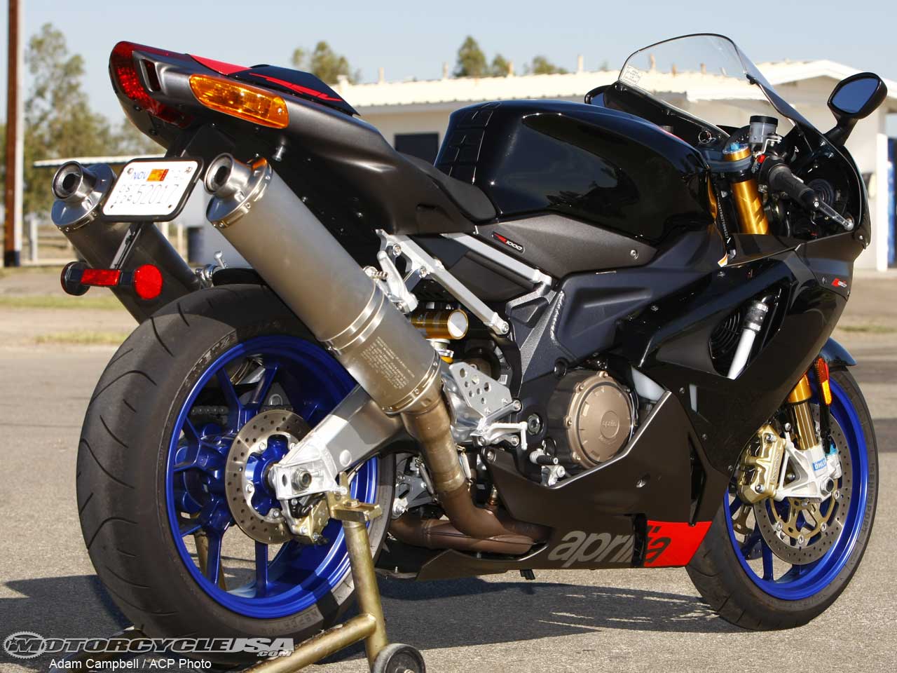 款阿普利亚RSV1000R摩托车图片2