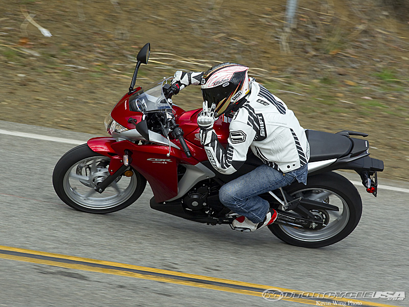 2011款本田CBR250R摩托车图片1