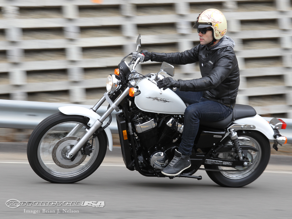 2010款本田Shadow RS摩托车图片3