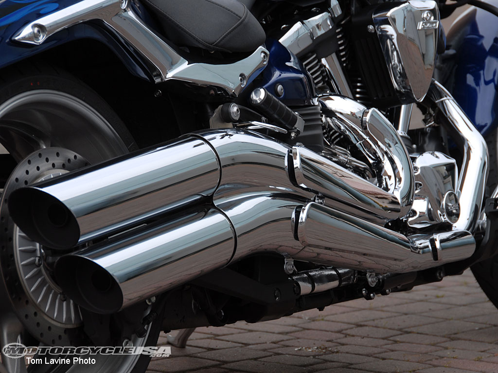 2009款铃木M109R摩托车图片4