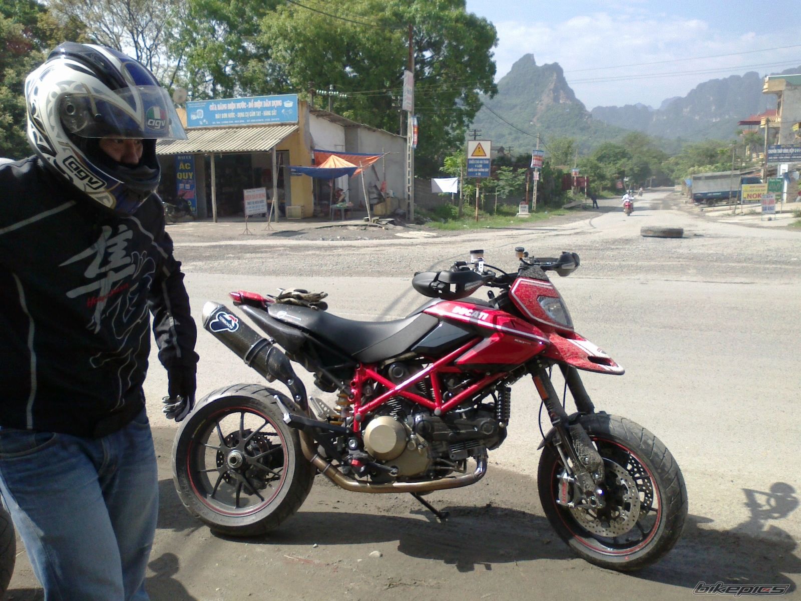 款杜卡迪Hypermotard 1100EVO SP摩托车图片1