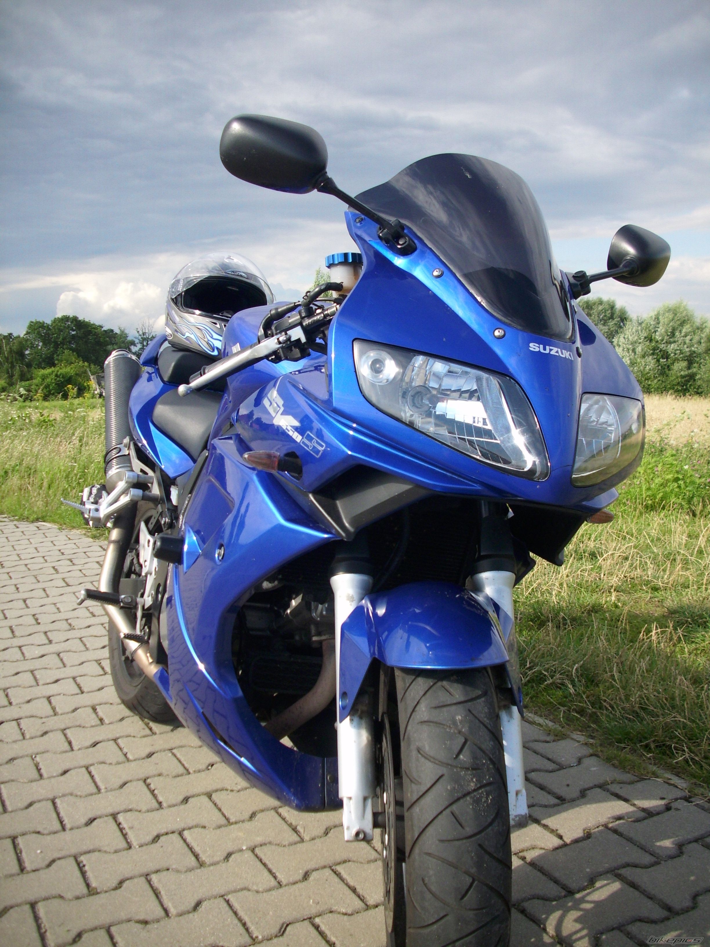 2005款铃木SV650S摩托车图片3