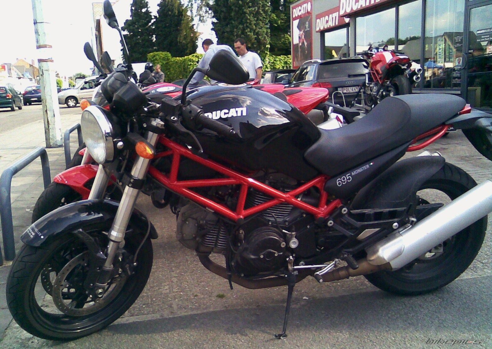 2007款杜卡迪Monster 695摩托车图片1