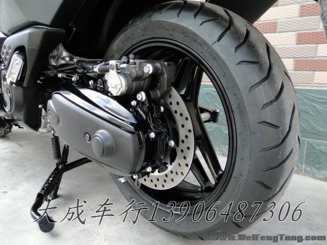 【全新雅马哈踏板】2011年全新雅马哈香槟金色超级绵羊TMAX500 图片 0