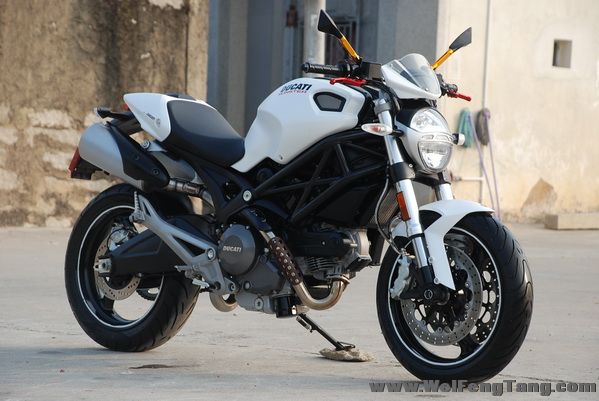 2012年 DUCATI 街头白色小霸王 Monster 696 带ABS 图片 0