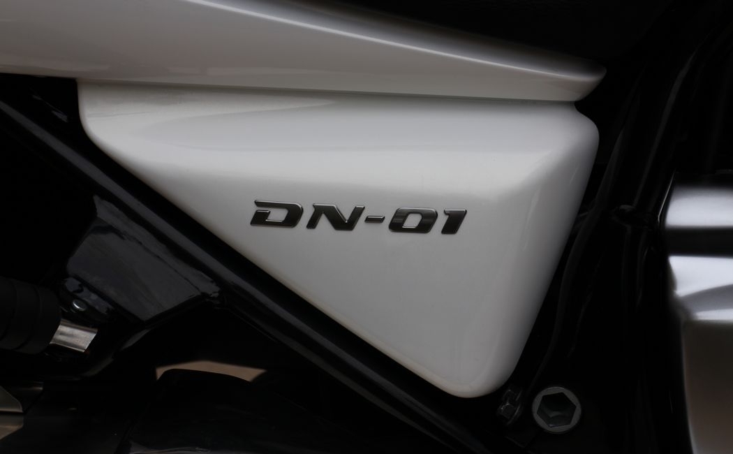 款本田DN-01摩托车图片4