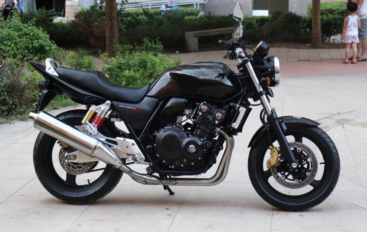 款本田CB400摩托车图片1
